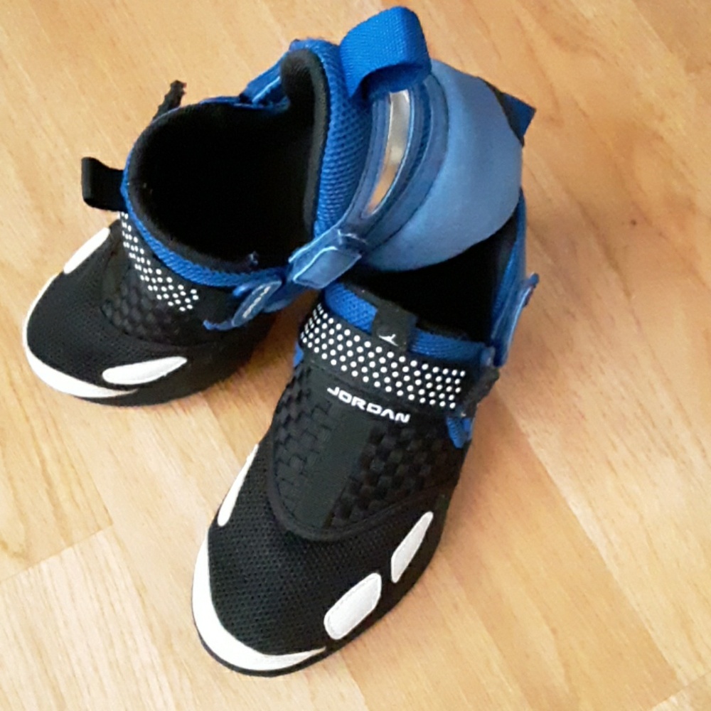 Boys JORDAN ahoes